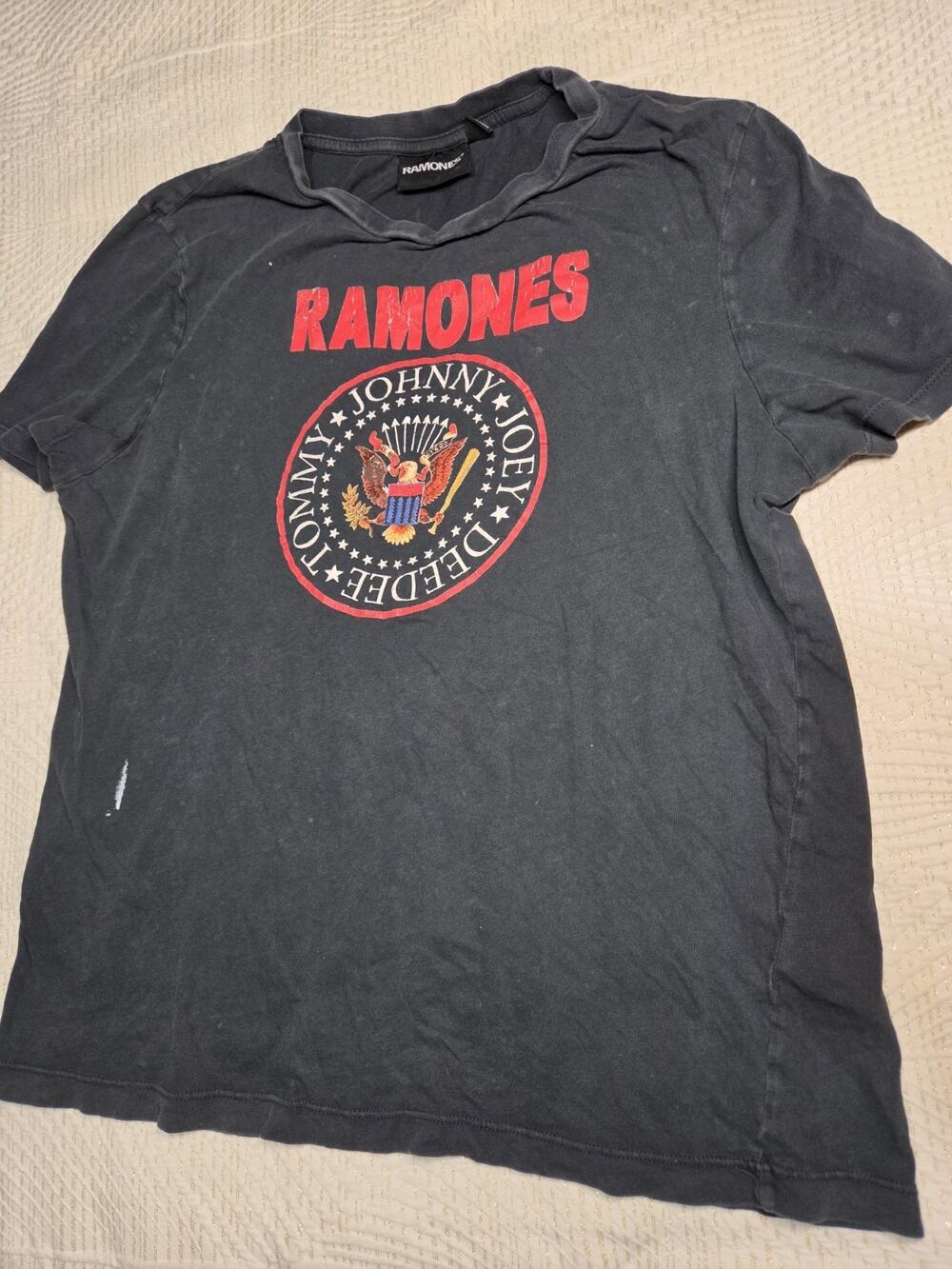 Ramones Johnny Joey DeeDee Tommy Band t-shirt men M Retired Rock Band